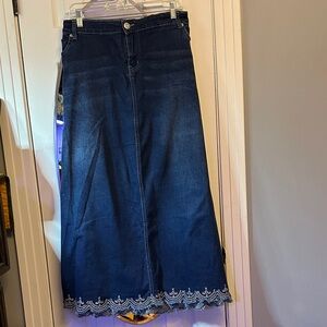 Elegant Dark Blue Denim Skirt with Embroidered Hem